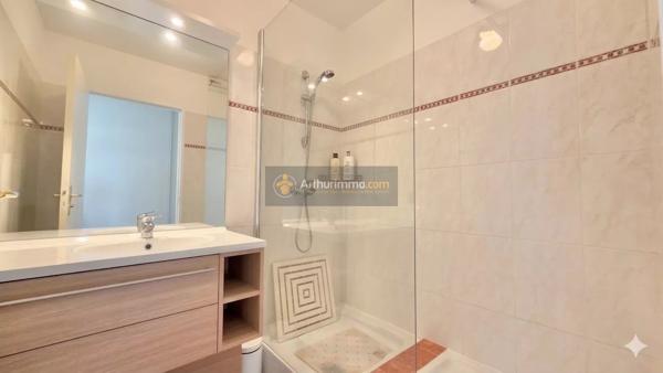 Vente                                                      Appartement
                        
                     4 pièces                      94 m2                     à Saint-Raphaël