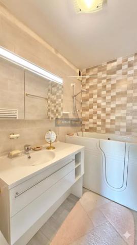 Vente                                                      Appartement
                        
                     4 pièces                      94 m2                     à Saint-Raphaël