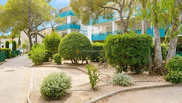 Vente                                                      Appartement
                        
                     4 pièces                      94 m2                     à Saint-Raphaël