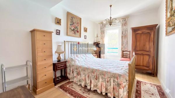 Vente                                                      Appartement
                        
                     4 pièces                      94 m2                     à Saint-Raphaël