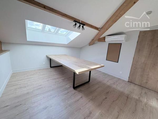 👉 🔥ESPACE BUREAUX – 176 m² + 64 m² ANNEXES – FEURS CENTRE