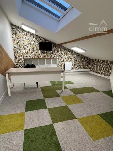 👉 🔥ESPACE BUREAUX – 176 m² + 64 m² ANNEXES – FEURS CENTRE