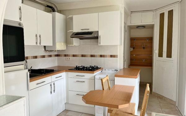 Appartement à louer    1 pièce • 25,13 m2 Versailles