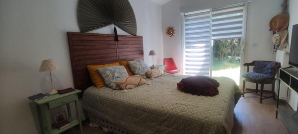 Maison rénovée avec piscine, secteur calme et proche commodités