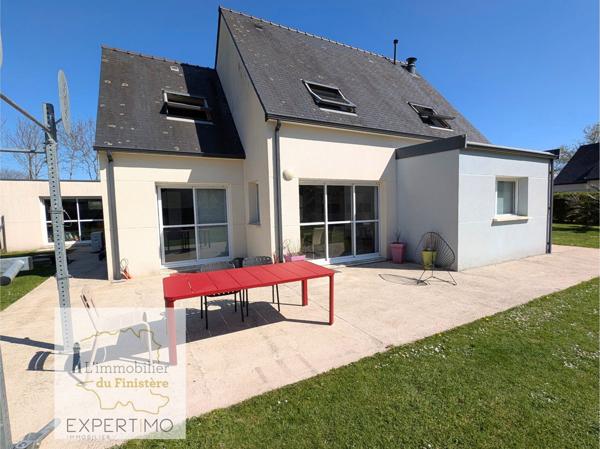 Gouesnach (29950) GOUESNACH -Maison récente de 6 pièces principales sur 1151 m² et double garage de 78 m².