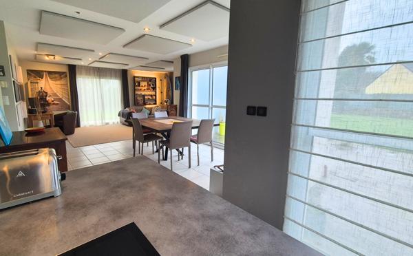 Gouesnach (29950) GOUESNACH -Maison récente de 6 pièces principales sur 1151 m² et double garage de 78 m².