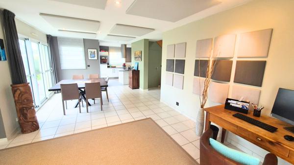 Gouesnach (29950) GOUESNACH -Maison récente de 6 pièces principales sur 1151 m² et double garage de 78 m².