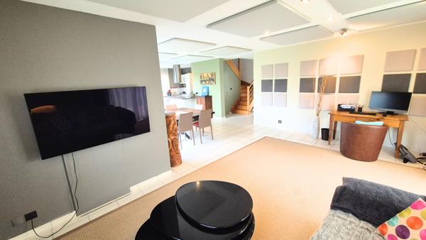 Gouesnach (29950) GOUESNACH -Maison récente de 6 pièces principales sur 1151 m² et double garage de 78 m².