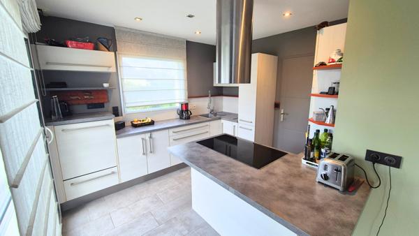 Gouesnach (29950) GOUESNACH -Maison récente de 6 pièces principales sur 1151 m² et double garage de 78 m².