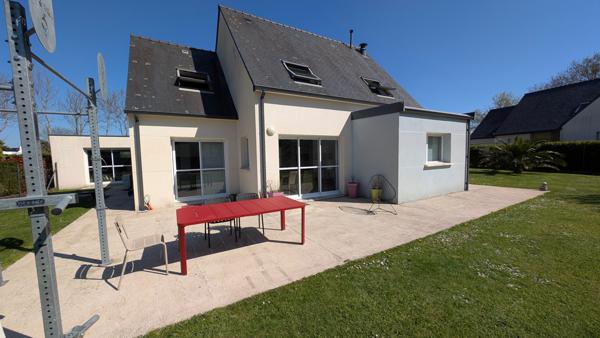 Gouesnach (29950) GOUESNACH -Maison récente de 6 pièces principales sur 1151 m² et double garage de 78 m².