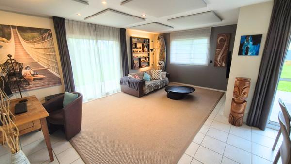 Gouesnach (29950) GOUESNACH -Maison récente de 6 pièces principales sur 1151 m² et double garage de 78 m².