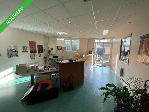 Bureaux à louer Bourg-les-Valence plain-pied avec parking privé