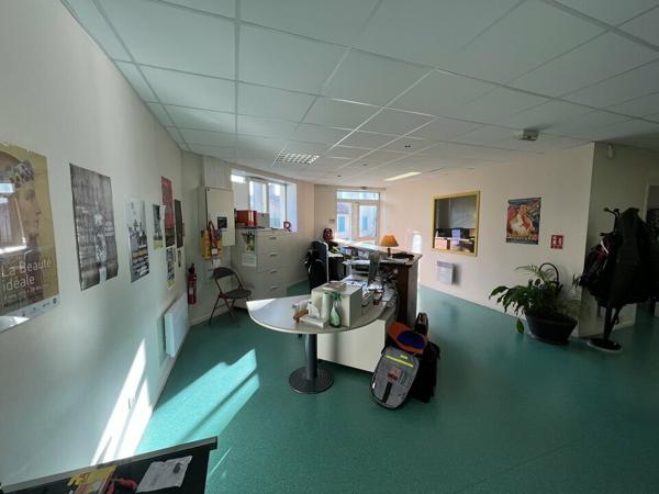 Bureaux à louer Bourg-les-Valence plain-pied avec parking privé