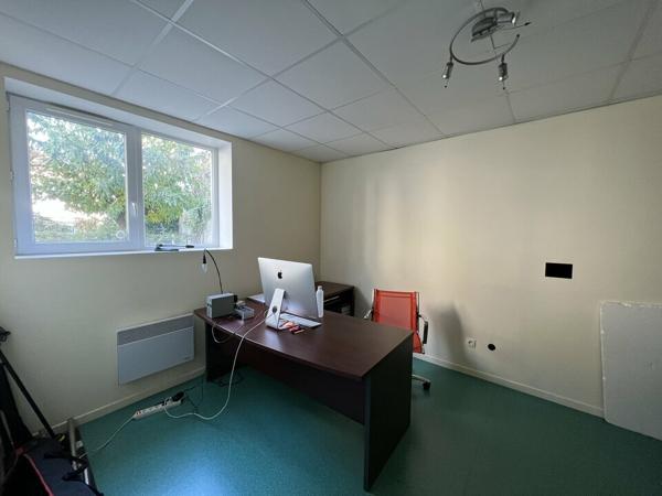 Bureaux à louer Bourg-les-Valence plain-pied avec parking privé