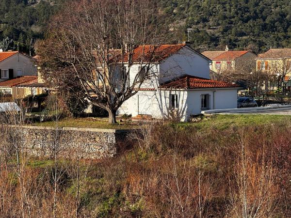 Maison T4 avec jardin fort potentiel à réhabiliter