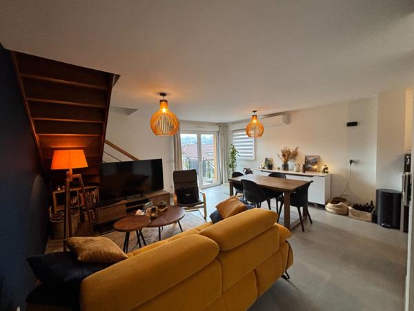 Chambéry, Appartement récent avec garage double , jardin et terrasse.