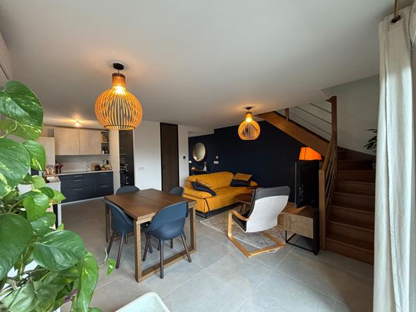 Chambéry, Appartement récent avec garage double , jardin et terrasse.