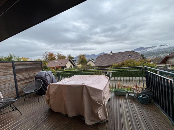 Chambéry, Appartement récent avec garage double , jardin et terrasse.