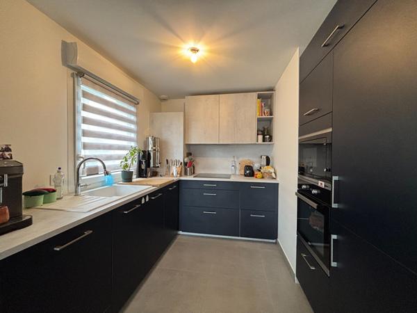 Chambéry, Appartement récent avec garage double , jardin et terrasse.