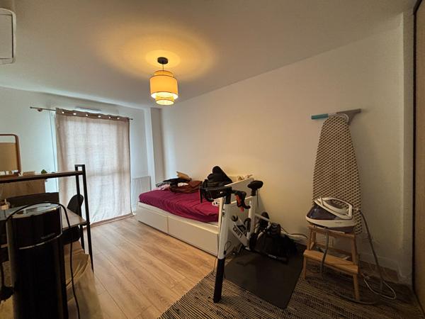 Chambéry, Appartement récent avec garage double , jardin et terrasse.