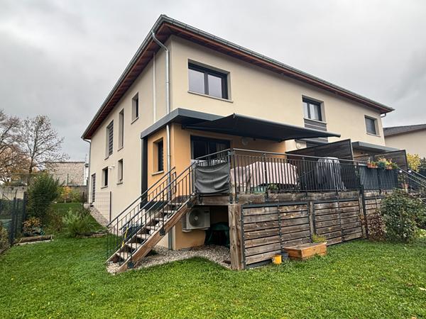 Chambéry, Appartement récent avec garage double , jardin et terrasse.