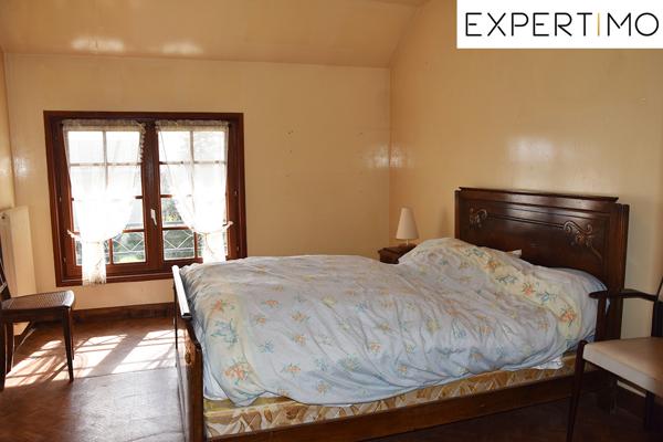 Menat (63560) Menat dans un hameau calme, maison de 175 m² sur terrain 1434 m² clos et arboré.