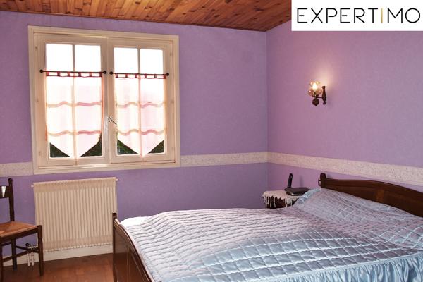 Menat (63560) Menat dans un hameau calme, maison de 175 m² sur terrain 1434 m² clos et arboré.