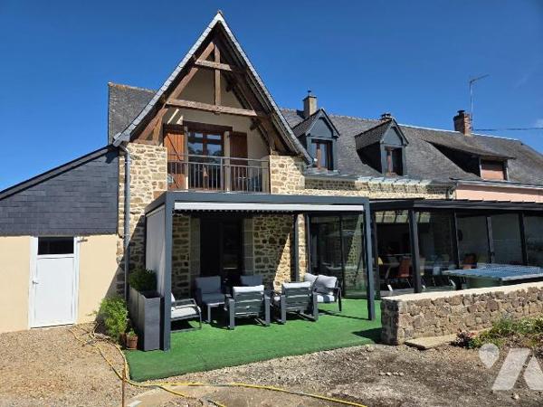 SAINT FRAIMBAULT DE PRIERES- Maison en pierres en campagne couverte en ardoises naturelles, pro...