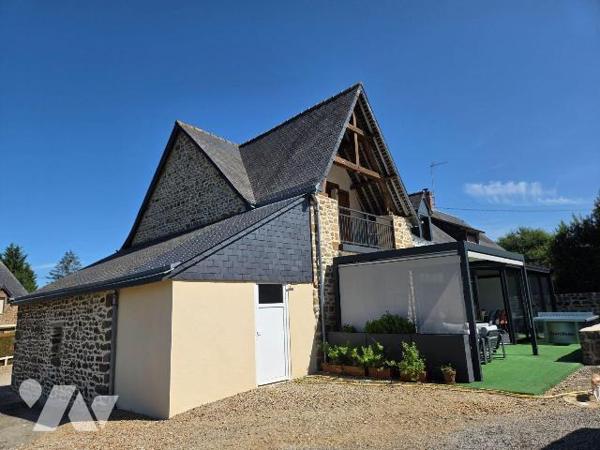 SAINT FRAIMBAULT DE PRIERES- Maison en pierres en campagne couverte en ardoises naturelles, pro...