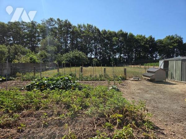 SAINT FRAIMBAULT DE PRIERES- Maison en pierres en campagne couverte en ardoises naturelles, pro...