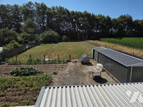 SAINT FRAIMBAULT DE PRIERES- Maison en pierres en campagne couverte en ardoises naturelles, pro...