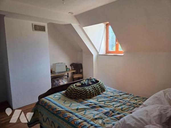 SAINT FRAIMBAULT DE PRIERES- Maison en pierres en campagne couverte en ardoises naturelles, pro...