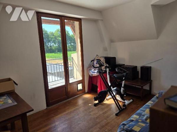 SAINT FRAIMBAULT DE PRIERES- Maison en pierres en campagne couverte en ardoises naturelles, pro...