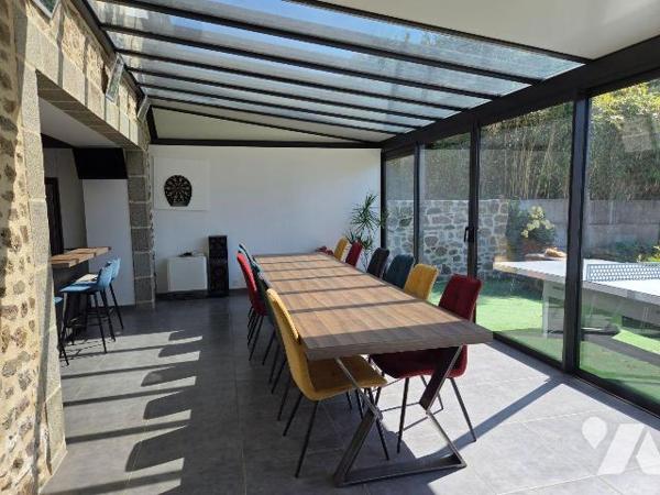 SAINT FRAIMBAULT DE PRIERES- Maison en pierres en campagne couverte en ardoises naturelles, pro...