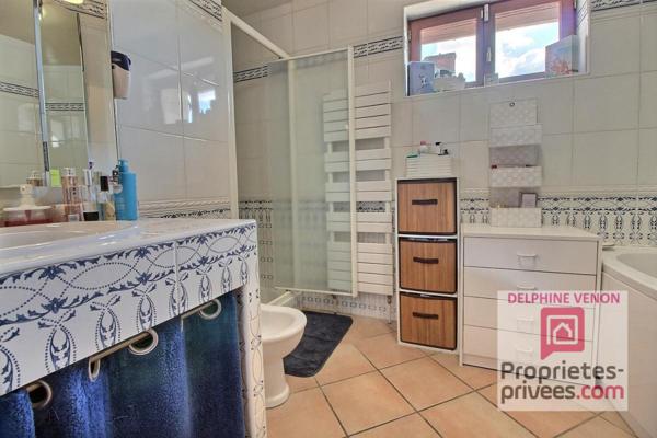 Exclusivité - Maison  de 145 m² avec 4 chambres  dont 2 en rdc à Saint Denis De L Hotel