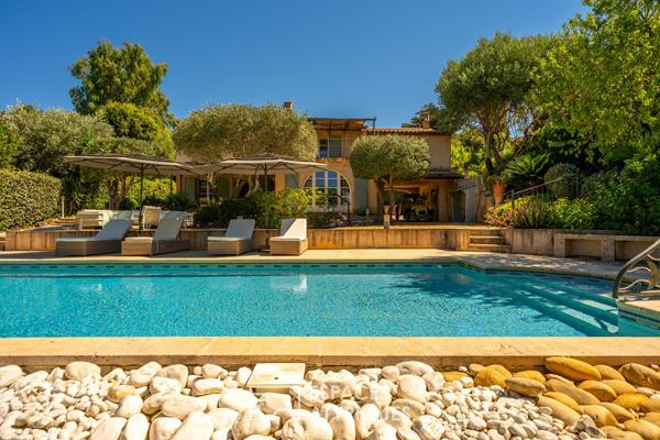 Maison de charme Provençal avec piscine et vue mer
