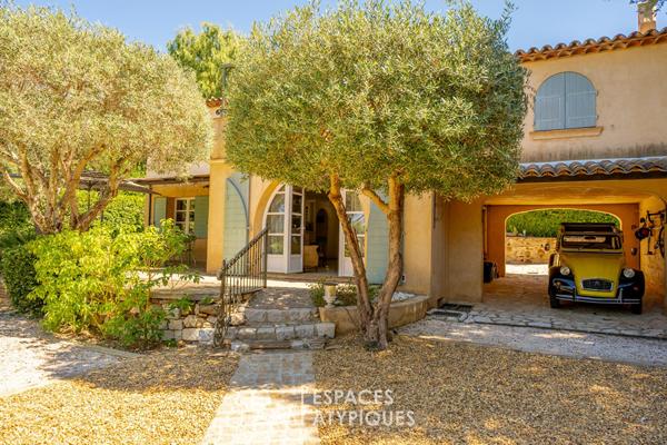 Maison de charme Provençal avec piscine et vue mer