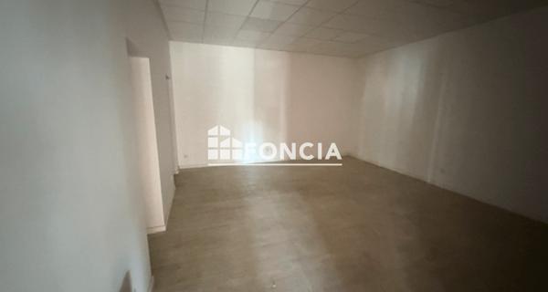 Location Local commercial 4 pièces 79.8 m² - Charleville-mézières 08000