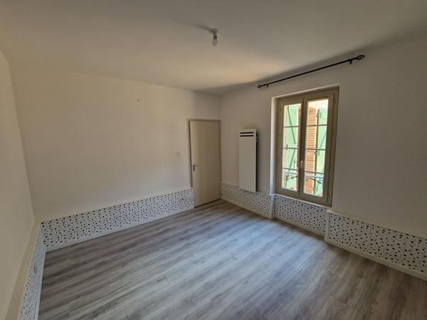 Appartement type maison de ville T3 de 54m² au RDC et en plein centre ville de Lavaur !
