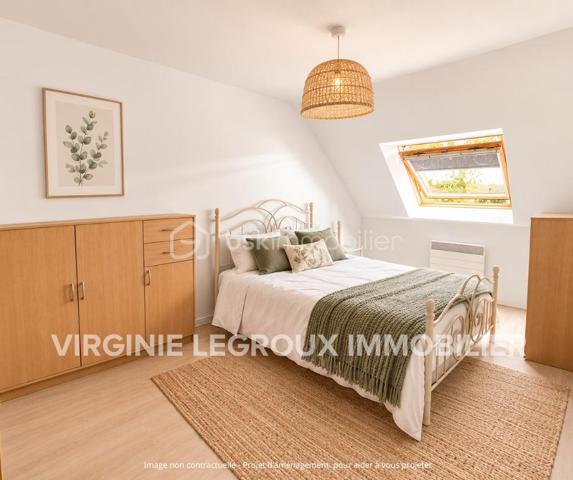 Vous recherchez une maison à ST PIERRE LA COUR avec 4 chambres et la possibilité d'en créer facilement une 5ème... lisez la suite, j'ai peut-être cela pour vous... 
Située dans un lotissement calme, cette maison de 2007  offre un beau potentiel à ses futurs propriétaires. 
Nous commencerons la visite par une entrée de 6m2 avec placard qui dessert la pièce de vie lumineuse de 47m2 au total avec sur votre gauche la cuisine aménagée et équipée de 12m2 ouverte sur le séjour de 22m2 ouvert lui-même sur le salon de 13m2. Nous poursuivrons la visite avec le wc séparé et une chambre au rez de chaussée de 11m25 avec sa salle d'eau privative de 4m2. 
Nous continuerons avec la visite de l'étage qui distribue une salle d'eau de 11m2, une chambre de 14m2, une autre de 13m2 et la quatrième 15m2. 
Vous souhaitez une cinquième chambre ? Pas de soucis, il vous suffira de pousser la porte restante... Aujourd'hui cette pièce de 20m2 au sol sert de grenier pour le stockage mais vous pourrez facilement y créer une chambre supplémentaire ou encore un bureau, une salle de sport.. vous avez le contenant, à vous d'en créer le contenu que vous souhaitez !
Le mode de chauffage est électrique avec des radiateurs à inertie installés au rez-de-chaussée en 2020. L'isolation des combles a été refaite en 2019. 
Coté rangement, direction le garage ! Il fait 31m2 et est accessible également par la cuisine. 
Coté jardin, vous pourrez profiter de la parcelle de 700m2 avec sa terrasse exposée sud. La maison est également équipée d'une cuve enterrée avec possibilité de raccordement à la maison. 
Alors, cette maison correspond à vos critères de recherches ? Appelez-moi pour plus de renseignements et peut-être fixer une visite !
Et n'oubliez pas, Saint-Pierre-La-Cour est une commune dynamique de 2300 habitants avec une école privée, une école publique, un collège privé, un pôle enfance jeunesse, mais aussi, médecins, dentiste, kiné, centre de soins infirmiers, ostéopathes, orthophoniste, psychologue, sage-femme,  pharmacie, infirmières libérales ainsi que de nombreuses infrastructures sportives, des commerces (supérette, boulangerie, boucherie, coiffeurs, bar, etc), avec son accès rapide à l'axe Rennes-Laval et à l'autoroute ainsi que sa gare ferroviaire avec ses arrêts quotidiens.
