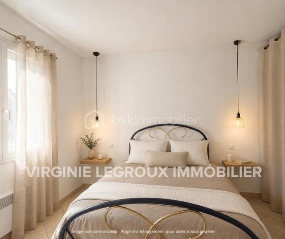 Vous recherchez une maison à ST PIERRE LA COUR avec 4 chambres et la possibilité d'en créer facilement une 5ème... lisez la suite, j'ai peut-être cela pour vous... 
Située dans un lotissement calme, cette maison de 2007  offre un beau potentiel à ses futurs propriétaires. 
Nous commencerons la visite par une entrée de 6m2 avec placard qui dessert la pièce de vie lumineuse de 47m2 au total avec sur votre gauche la cuisine aménagée et équipée de 12m2 ouverte sur le séjour de 22m2 ouvert lui-même sur le salon de 13m2. Nous poursuivrons la visite avec le wc séparé et une chambre au rez de chaussée de 11m25 avec sa salle d'eau privative de 4m2. 
Nous continuerons avec la visite de l'étage qui distribue une salle d'eau de 11m2, une chambre de 14m2, une autre de 13m2 et la quatrième 15m2. 
Vous souhaitez une cinquième chambre ? Pas de soucis, il vous suffira de pousser la porte restante... Aujourd'hui cette pièce de 20m2 au sol sert de grenier pour le stockage mais vous pourrez facilement y créer une chambre supplémentaire ou encore un bureau, une salle de sport.. vous avez le contenant, à vous d'en créer le contenu que vous souhaitez !
Le mode de chauffage est électrique avec des radiateurs à inertie installés au rez-de-chaussée en 2020. L'isolation des combles a été refaite en 2019. 
Coté rangement, direction le garage ! Il fait 31m2 et est accessible également par la cuisine. 
Coté jardin, vous pourrez profiter de la parcelle de 700m2 avec sa terrasse exposée sud. La maison est également équipée d'une cuve enterrée avec possibilité de raccordement à la maison. 
Alors, cette maison correspond à vos critères de recherches ? Appelez-moi pour plus de renseignements et peut-être fixer une visite !
Et n'oubliez pas, Saint-Pierre-La-Cour est une commune dynamique de 2300 habitants avec une école privée, une école publique, un collège privé, un pôle enfance jeunesse, mais aussi, médecins, dentiste, kiné, centre de soins infirmiers, ostéopathes, orthophoniste, psychologue, sage-femme,  pharmacie, infirmières libérales ainsi que de nombreuses infrastructures sportives, des commerces (supérette, boulangerie, boucherie, coiffeurs, bar, etc), avec son accès rapide à l'axe Rennes-Laval et à l'autoroute ainsi que sa gare ferroviaire avec ses arrêts quotidiens.