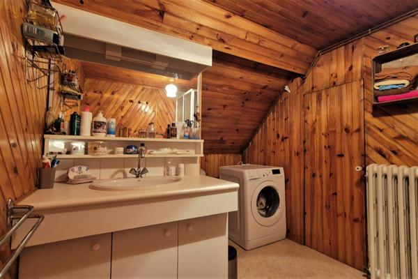 CUSSET - Proche du centre et des commodités.