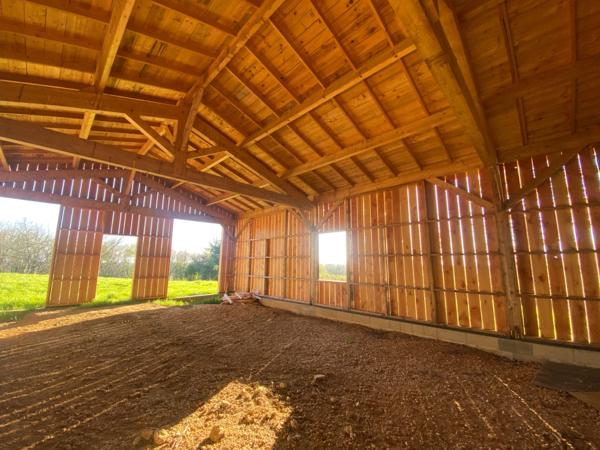 Location hangar / grange 150 m² – Secteur Saint-Caprais – Terrain 4 000 m² + 6 000 m² zone boisée