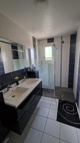 Maison familiale avec sous-sol à Renazé - 99 m²