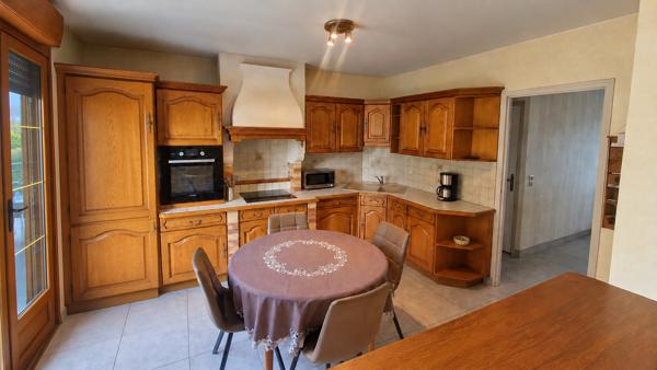 Maison familiale avec sous-sol à Renazé - 99 m²