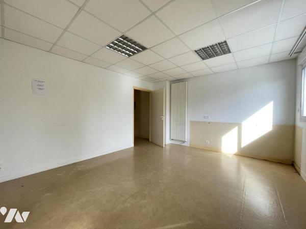 Locminé, local professionnel sur 519 m²