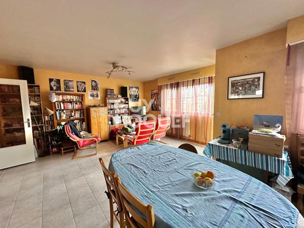 T5 AVEC BALCON ET PARKING ROUEN PREFECTURE / FAC DE DROIT