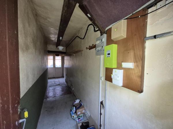 MAISON Bourg à restaurer + Extérieur + Dépendances