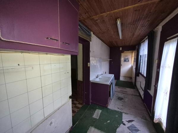 MAISON Bourg à restaurer + Extérieur + Dépendances