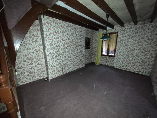 MAISON Bourg à restaurer + Extérieur + Dépendances